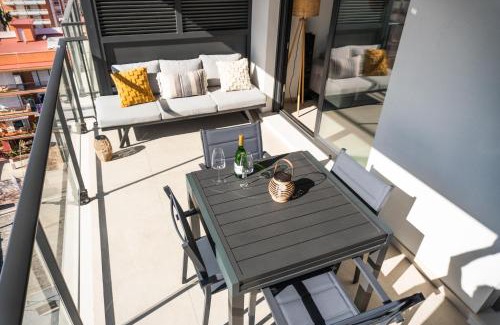 Grau i Platja Apartment | Apartamento nuevo junto al mar con plaza de garaje! Perfecto para familias