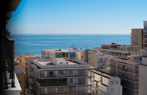 Grau i Platja Apartment | Apartamento nuevo junto al mar con plaza de garaje! Perfecto para familias
