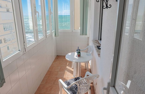 Cadiz Condo | Apartamento Playa Santa María del Mar. Primera Línea de Playa