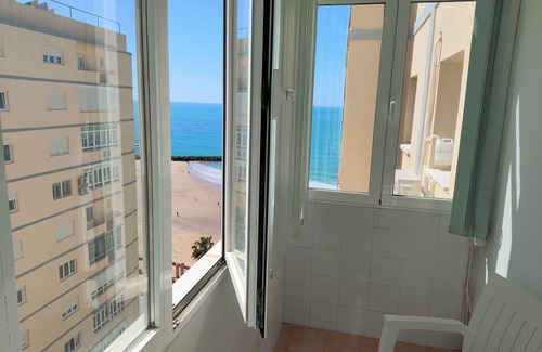 Cadiz Condo | Apartamento Playa Santa María del Mar. Primera Línea de Playa