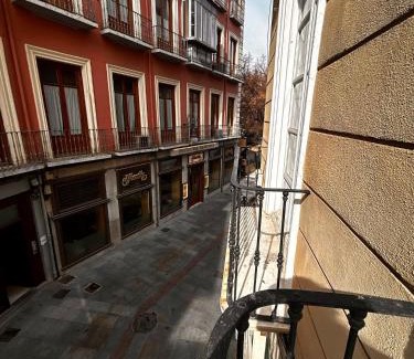 Central District Apartment | Apartamento pleno Centro Granada