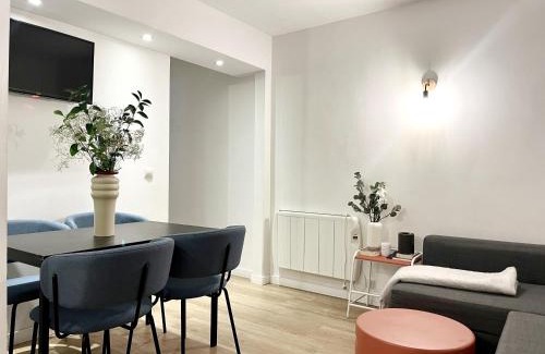 Bilbao la Vieja Apartment | Apartamento Puerta del Camino 5 - PATIO y WIFI