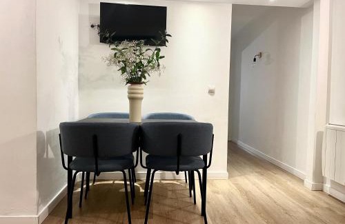 Bilbao la Vieja Apartment | Apartamento Puerta del Camino 5 - PATIO y WIFI