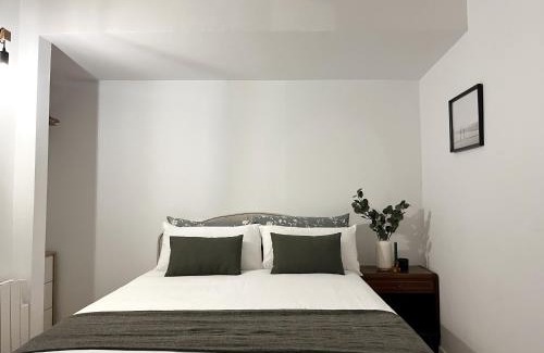 Bilbao la Vieja Apartment | Apartamento Puerta del Camino 5 - PATIO y WIFI