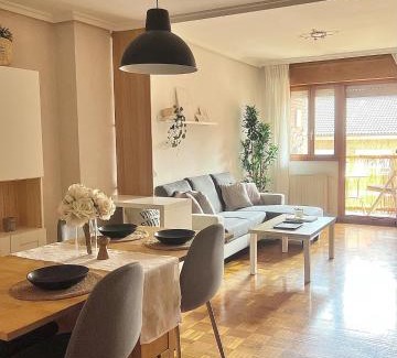 Las Campas y San Claudio Apartment | Apartamento Ricardo Montes
