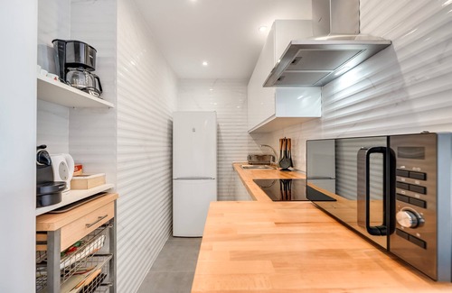 Nikki Beach Apartment | Apartamento Romana Playa with Terrace, Shared Pool, A/C & Wi-Fi