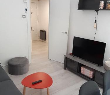 Logrono City Centre Apartment | Apartamento Somosierra a 5 minutos del centro histórico para 8 personas