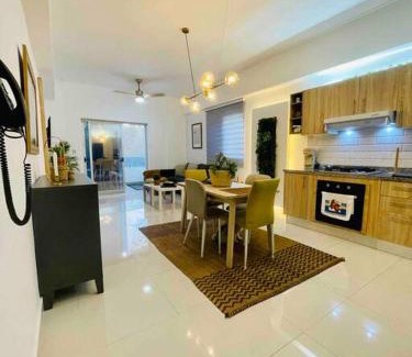 Ciudad Universitaria Apartment | Apartamento vista al mar cerca universidad malecón zona colonial