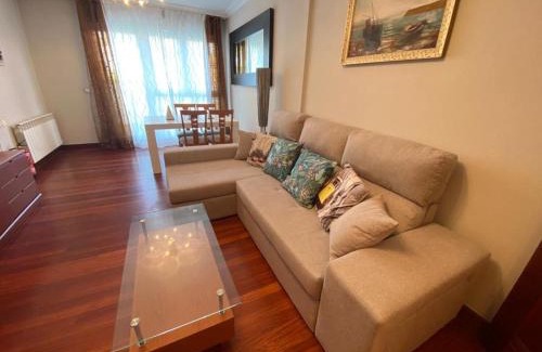 Castro Urdiales Apartment | Apartamento zona centro con garaje y piscina para 4 personas