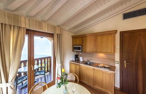 Campi Condo | Apartement with pool and balcony with side lake view