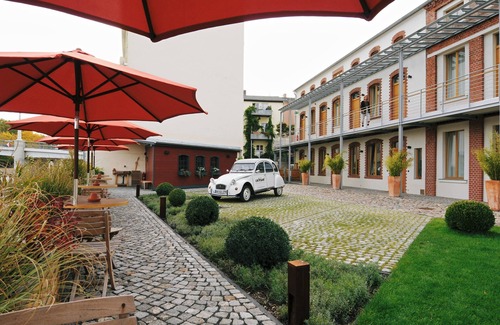 Brandenburg an der Havel Apartment | Apartment am Wasser mit Hausfloß und Sauna zur Dauermiete
