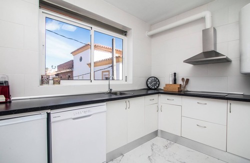 Pueblo Nuevo Apartment | Apartment "Sotogrande" with Private Terrace & Wi-Fi