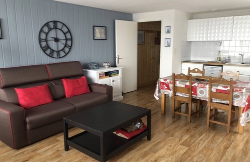 Besse-et-Saint-Anastaise Apartment | Apartment with a beautiful view
