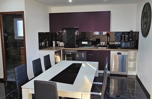Saint-Cezaire-sur-Siagne Apartment | Apartment with jacuzzi