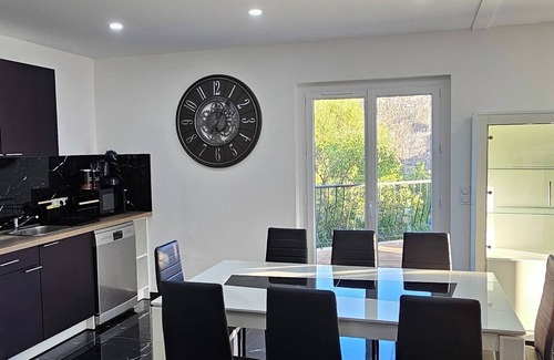 Saint-Cezaire-sur-Siagne Apartment | Apartment with jacuzzi