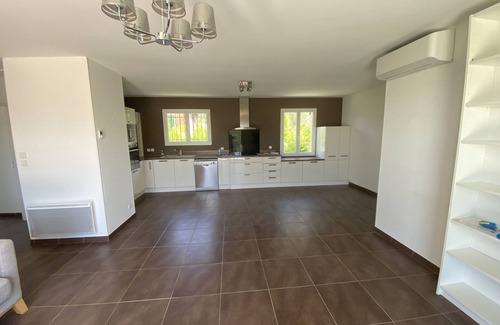 Saint-Quentin-la-Poterie Apartment | Apartment near village center