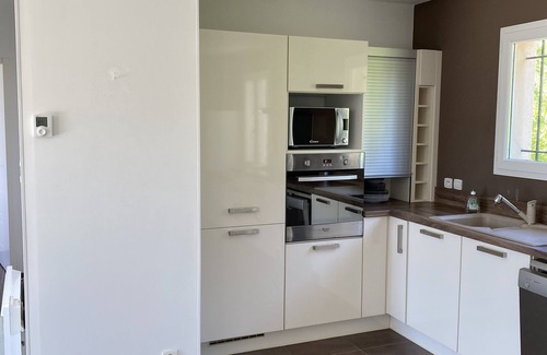 Saint-Quentin-la-Poterie Apartment | Apartment near village center