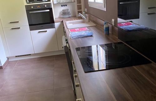 Saint-Quentin-la-Poterie Apartment | Apartment near village center