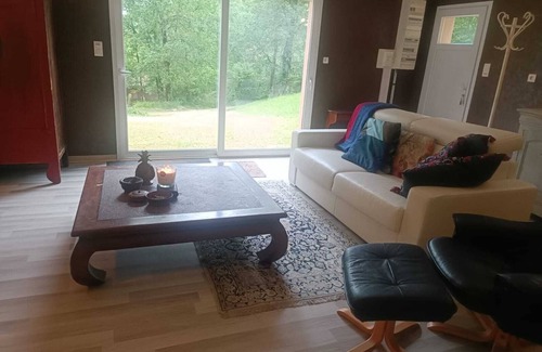 Saint-Vincent-sur-l'Isle Apartment | Apartment in Saint-Vincent-sur-l'Isle