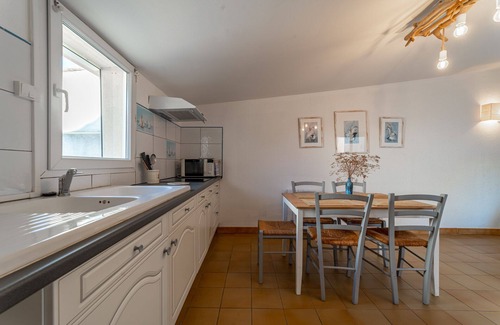 Saintes-Maries-de-la-Mer Apartment | APARTMENT 5 PERS, 20 M FROM THE SEA, PRIVATE COURTYARD, BARBECUE, 2 BEDROOMS