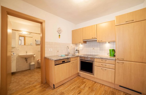 San Leonardo in Passiria Apartment | Apartment 'Haslingerhof Ferienwohnung Hirzer' with Mountain View, Terrace & Wi-Fi