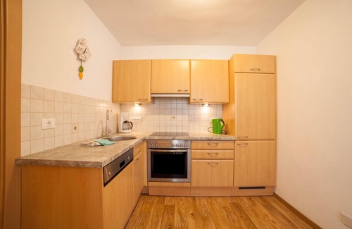 San Leonardo in Passiria Apartment | Apartment 'Haslingerhof Ferienwohnung Hirzer' with Mountain View, Terrace & Wi-Fi
