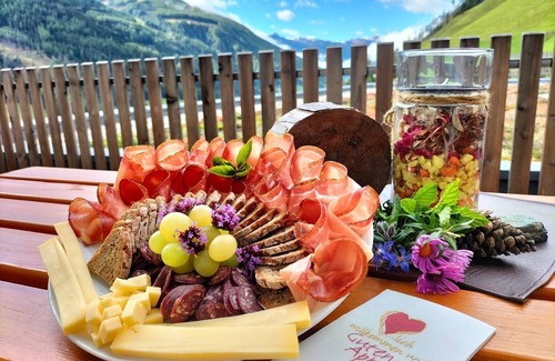 Valle Aurina Apartment | Apartment "Voppichlhof Enzian" with Mountain View, Shared Garden & Wi-Fi