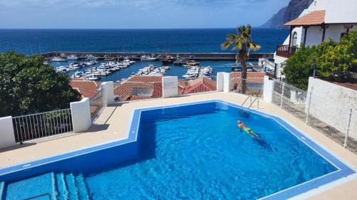 Los Gigantes Apartment | Apartment mit Sonnenterrasse und Panorama - Meerblick, 5 Min. von Hafen + Strand