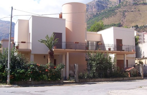 Castellammare del Golfo Apartment | Apartment in villa with equipped wi-fi terrace 2 minutes from the sea