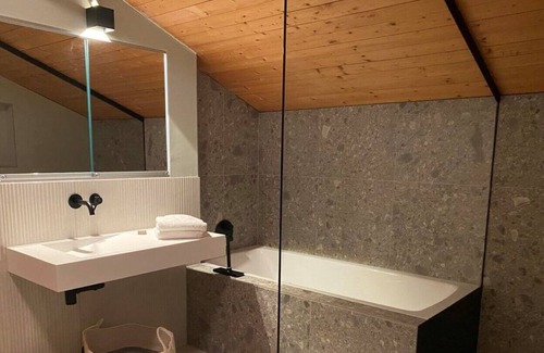Sankt Anton am Arlberg Apartment | Apartment Alpentraum - mit 150qm - Chalet Flocke mit Saunazugang und Terrasse