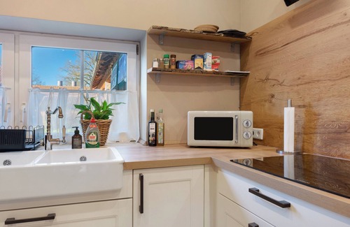 Region Hannover District Apartment | Apartment 'Nordlichterhof' with Private Garden and Wi-Fi
