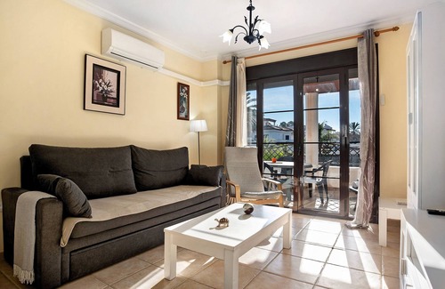 Poblado de Sancti Petri Apartment | Apartment 'Apartamento 041' with Shared Pool, Wi-Fi and Air Conditioning