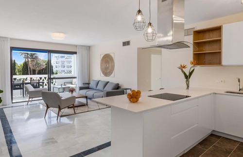 Puerto Banus Apartment | Apartment in Playas del Duque for 4 people| Casa Córdoba 229