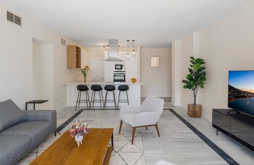 Puerto Banus Apartment | Apartment in Playas del Duque for 4 people| Casa Córdoba 229