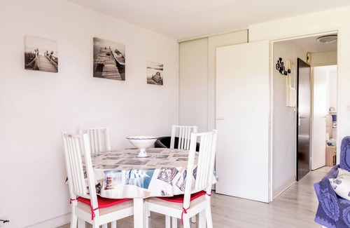 Pornic Apartment | Apartment '07 - Sainte Marie, Vue Golf' with Private Pool and Balcony
