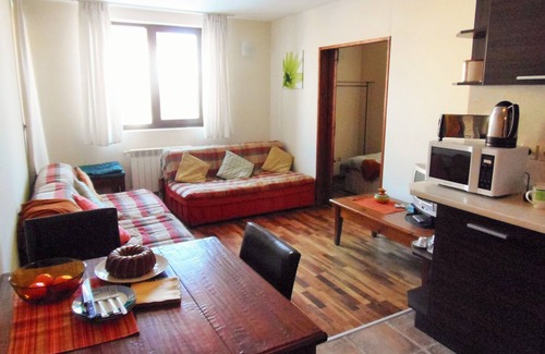 Kvartal Noviya Grad Apartment | Apartment 1 - 1 bedroom, lounge, central heating and kitchen