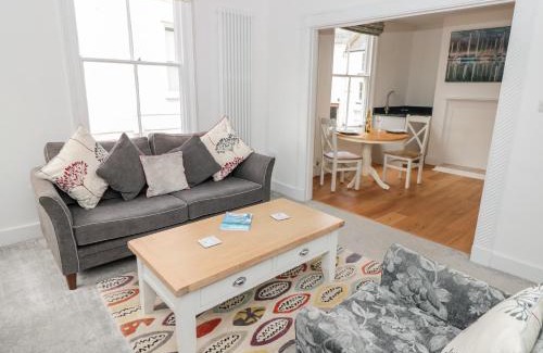 Dartmouth Apartment | Apartment 1 22 Foss Street