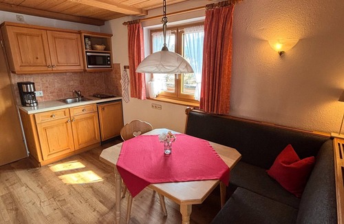 Kruen Apartment | Apartment '1' with Mountain View, Balcony and Wi-Fi