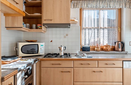 Badia Apartment | Apartment '1' with Mountain View, Shared Garden and Wi-Fi