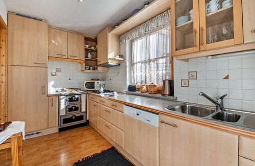 Badia Apartment | Apartment '1' with Mountain View, Shared Garden and Wi-Fi