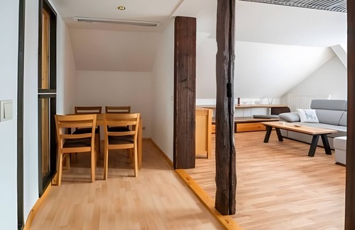Großraschen Apartment | Apartment '1' with Shared Terrace, Private Garden and Wi-Fi