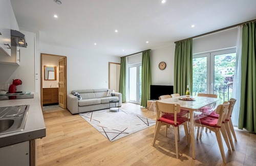 Brides-les-Bains Apartment | Apartment '101' with Shared Garden and Wi-Fi