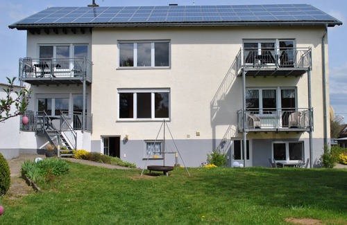 Oberscheidweiler Apartment | Apartment, 150 m² for 6 adults + children in the middle of the green in the Eifel-Moselle region