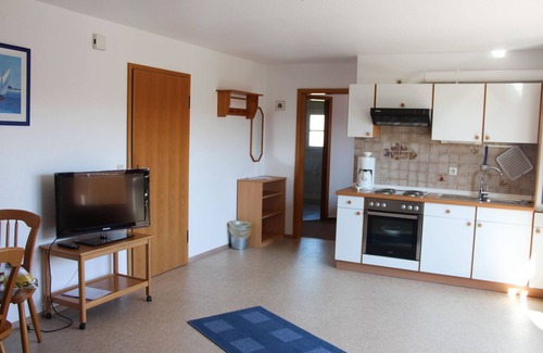 Nonnenhorn Apartment | Apartment 2, 41m² with Shared Garden, Balcony and Wi-Fi