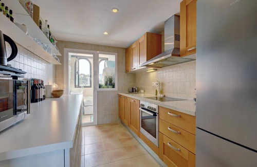 Benahavis Apartment | Apartment '2 Bed-rooms with A View' with Sea View, Wi-Fi and Air Conditioning