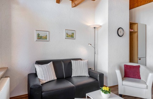 Bodman-Ludwigshafen Apartment | Apartment '2' with Shared Garden, Balcony and Wi-Fi