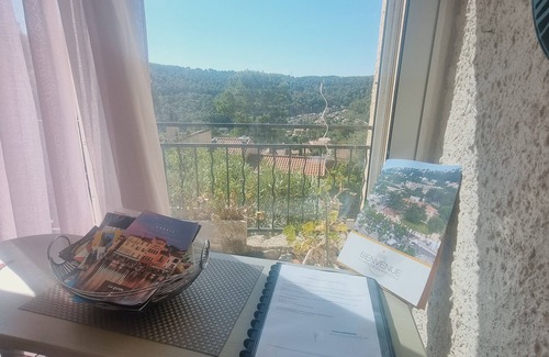 Carnoux-en-Provence Apartment | Apartment 2 people NEAR CASSIS /LA CIOTAT