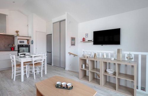 La Bernerie-en-Retz Apartment | Apartment 230m from the beach. Sleeps 4.