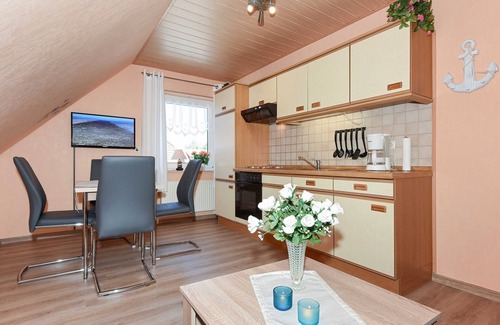 Esens Apartment | Apartment 2 - Huus kiek ut
