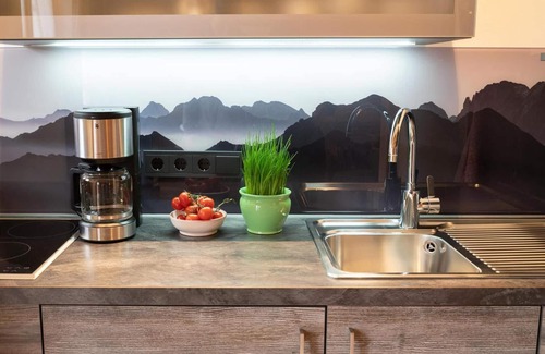 Kruen Apartment | Apartment '2' with Mountain View, Balcony and Wi-Fi